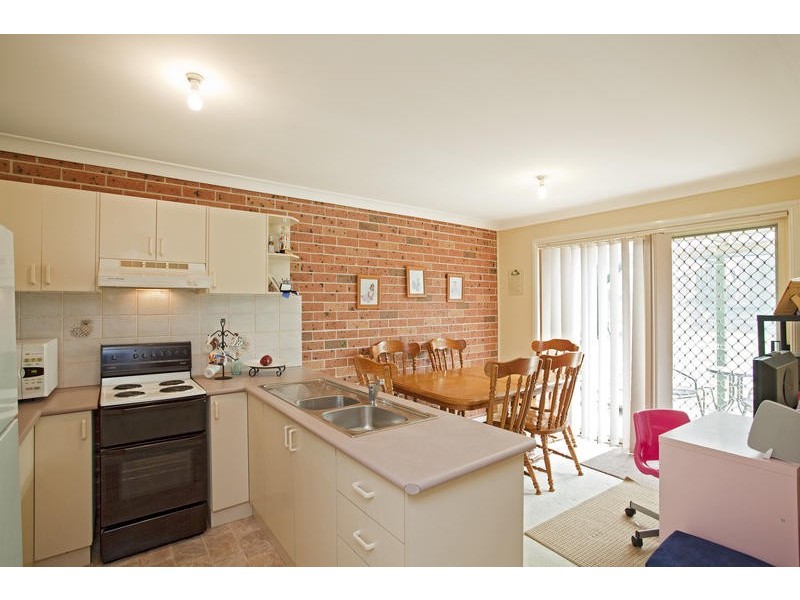 2/8 Friarbird Crescent, Glenmore Park NSW 2745