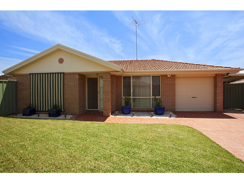 6 Guru Place, Glenmore Park NSW 2745