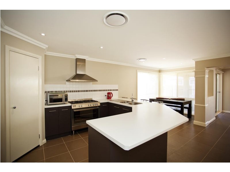 5 Parakeet Grove, Glenmore Park NSW 2745
