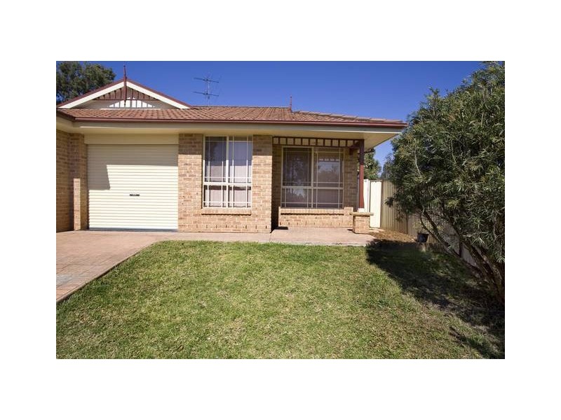 8b Scrubwren Place, Glenmore Park NSW 2745