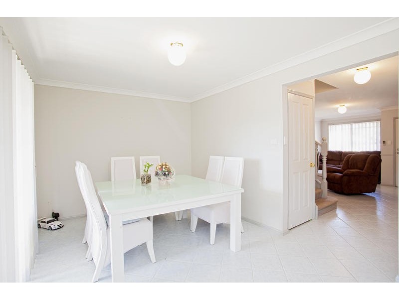 4/5 Gilmore Close, Glenmore Park NSW 2745