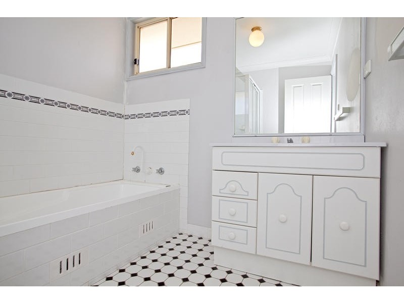 4/5 Gilmore Close, Glenmore Park NSW 2745