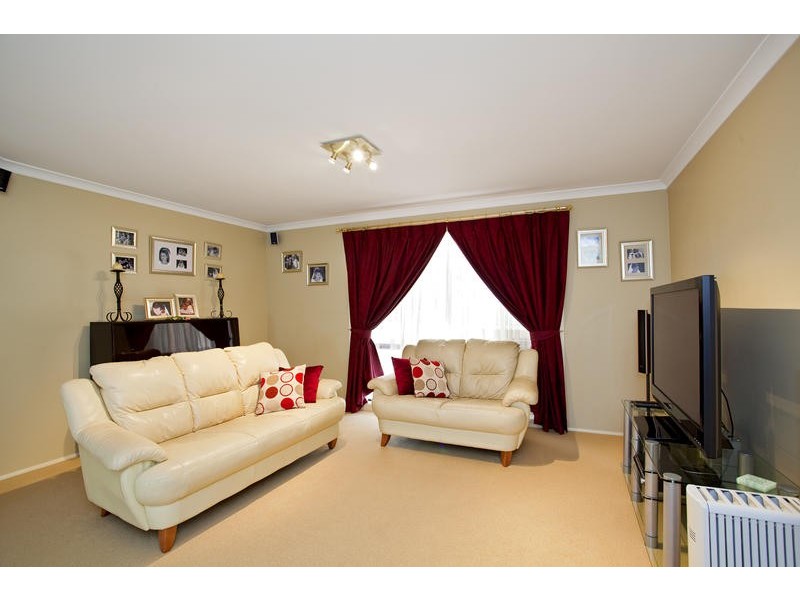 16 Roseville Terrace, Glenmore Park NSW 2745