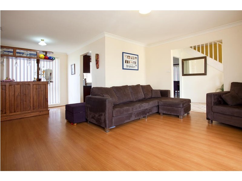 8 Riviera Place, Glenmore Park NSW 2745