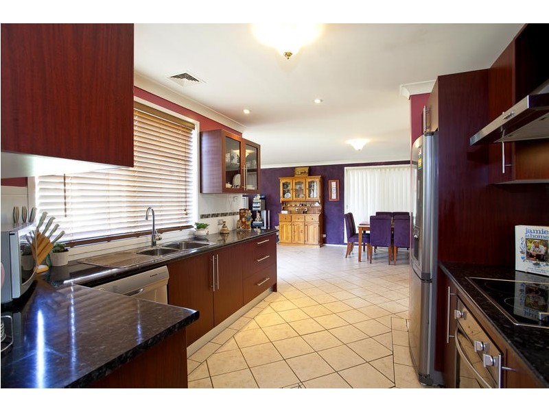 8 Riviera Place, Glenmore Park NSW 2745