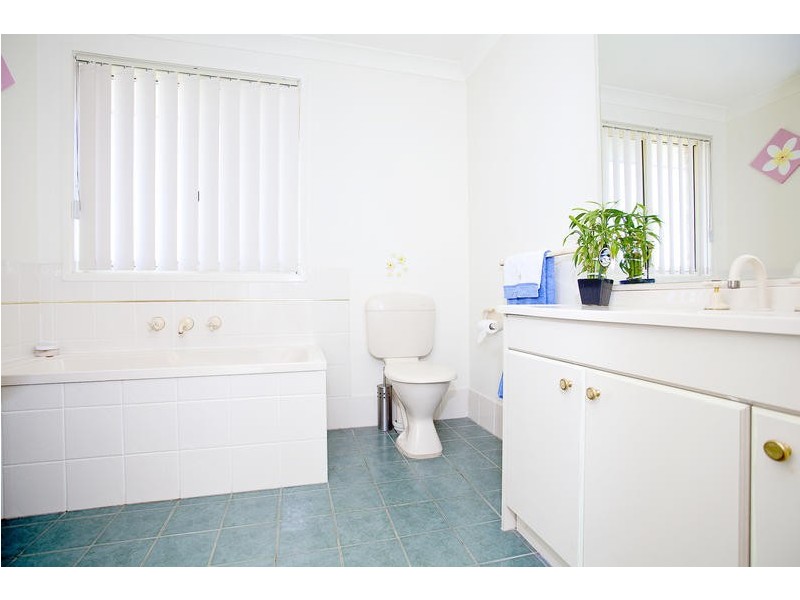 8 Riviera Place, Glenmore Park NSW 2745