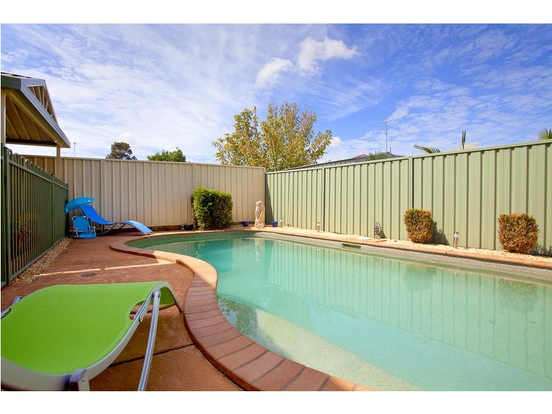 8 Riviera Place, Glenmore Park NSW 2745