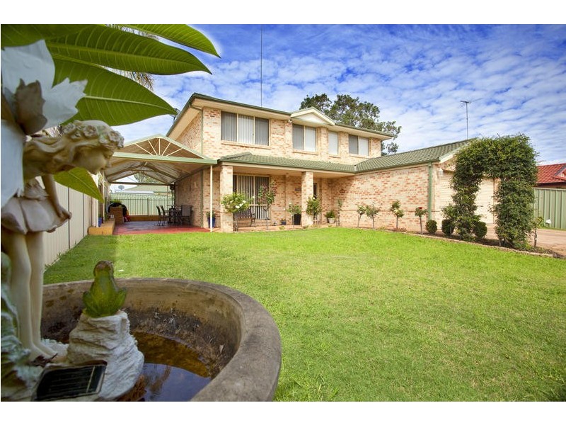 8 Riviera Place, Glenmore Park NSW 2745