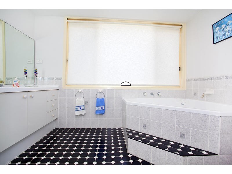 80 Sir John Jamison Cct, Glenmore Park NSW 2745