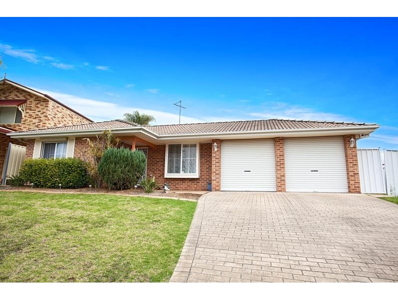 19 Wollabi Cres, Glenmore Park NSW 2745