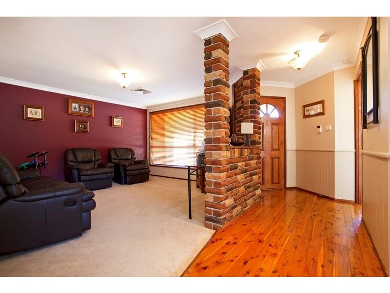 5 Oakmont Avenue, Glenmore Park NSW 2745