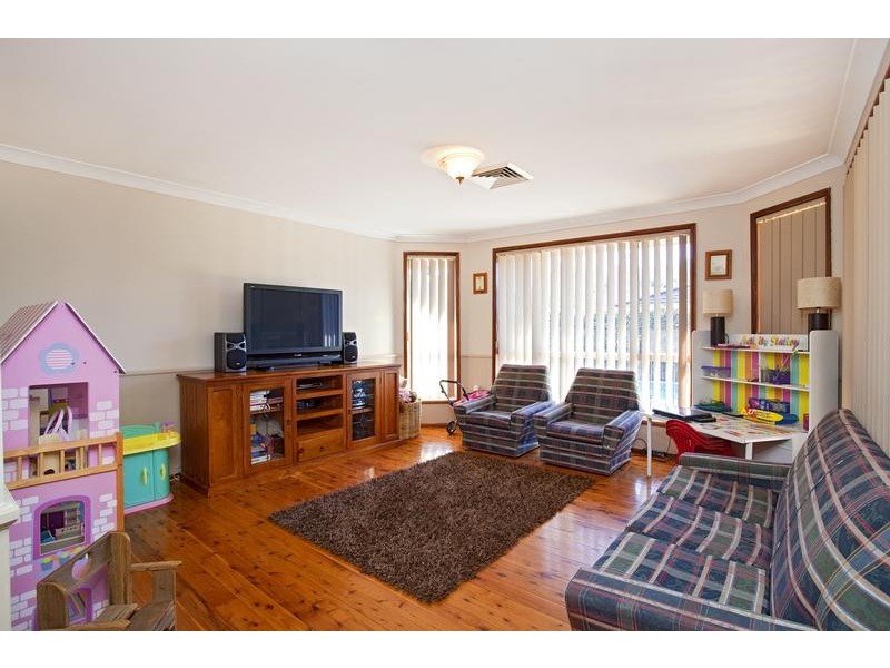 5 Oakmont Avenue, Glenmore Park NSW 2745