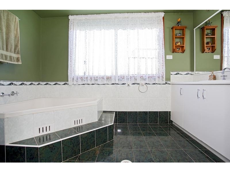 5 Oakmont Avenue, Glenmore Park NSW 2745