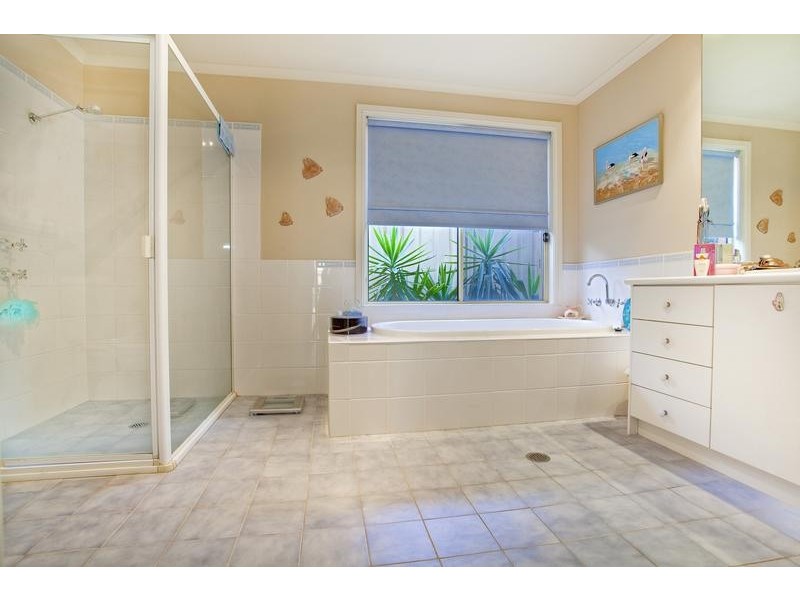 20 Cascade Avenue, Glenmore Park NSW 2745