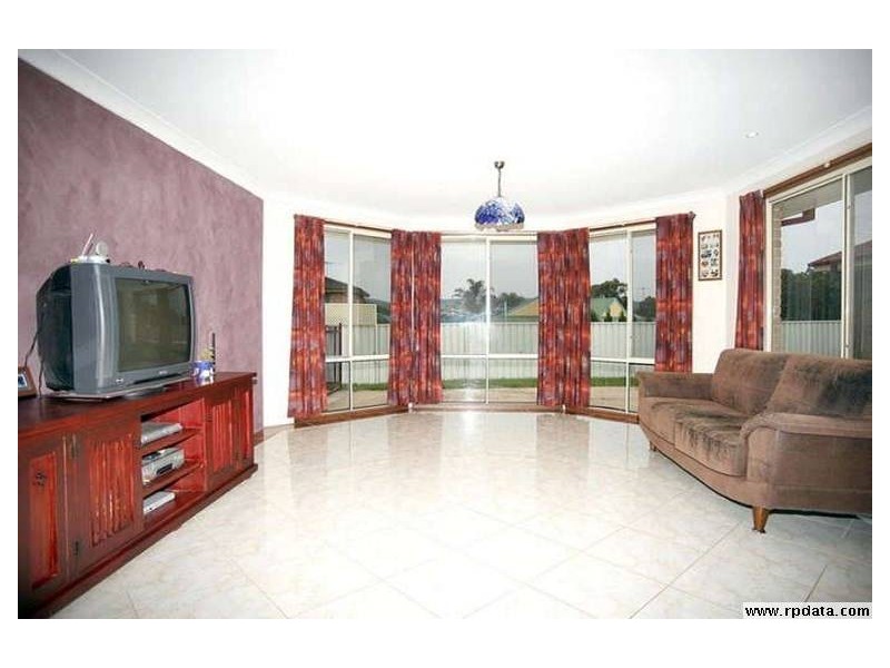 10 Womra Cres, Glenmore Park NSW 2745