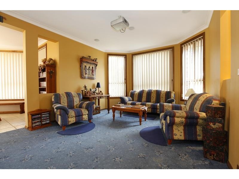 25 The Lakes Drive, Glenmore Park NSW 2745