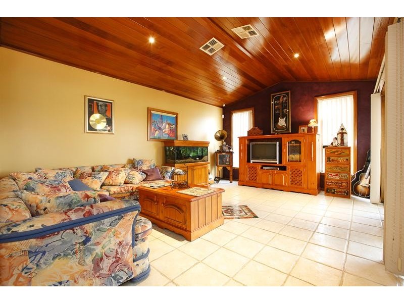 25 The Lakes Drive, Glenmore Park NSW 2745