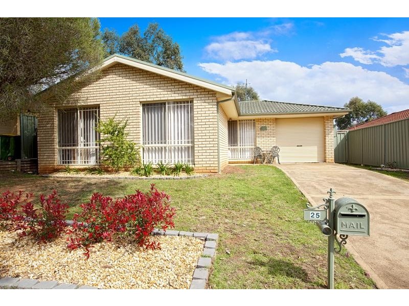 25 Wolara Avenue, Glenmore Park NSW 2745