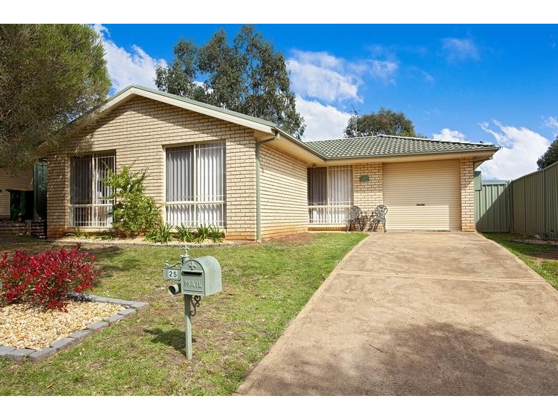 25 Wolara Avenue, Glenmore Park NSW 2745