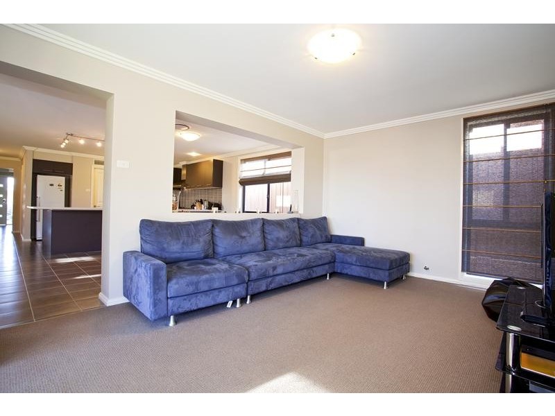 90 Ridgetop Drive, Glenmore Park NSW 2745