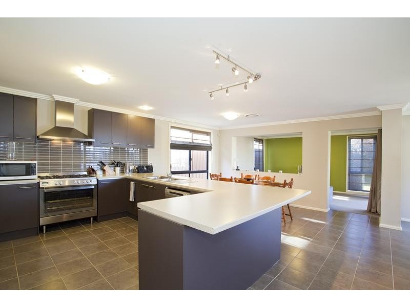 90 Ridgetop Drive, Glenmore Park NSW 2745
