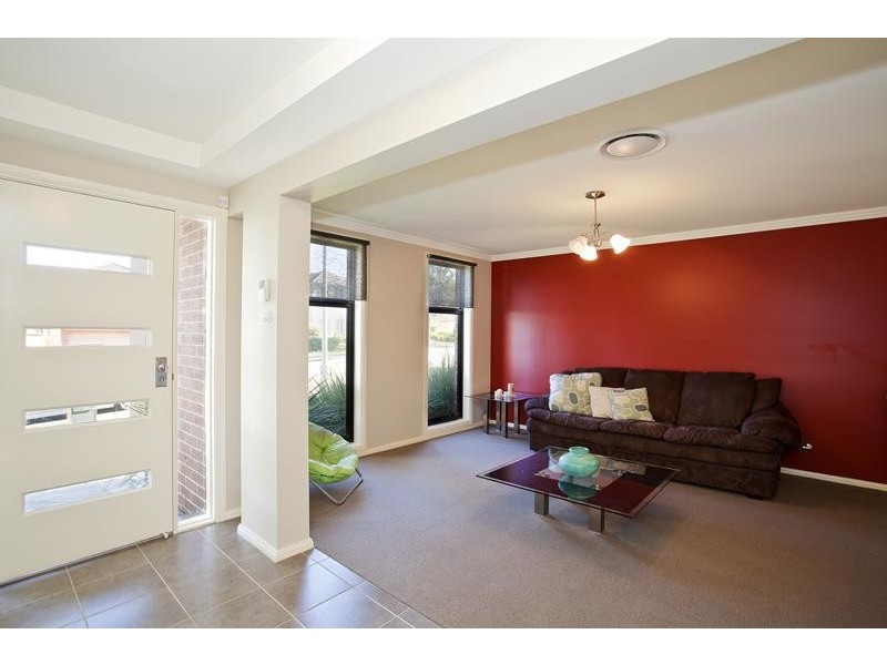90 Ridgetop Drive, Glenmore Park NSW 2745