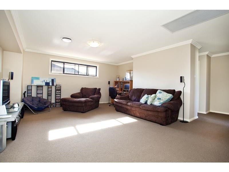 90 Ridgetop Drive, Glenmore Park NSW 2745