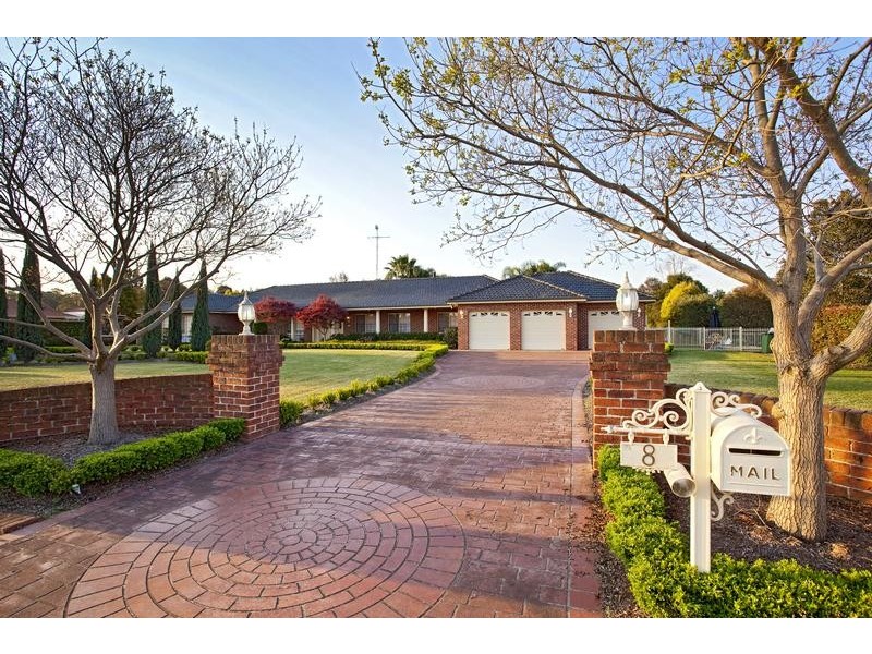8 Cabernet Circuit, Orchard Hills NSW 2748
