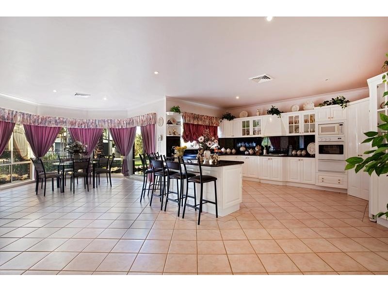 8 Cabernet Circuit, Orchard Hills NSW 2748