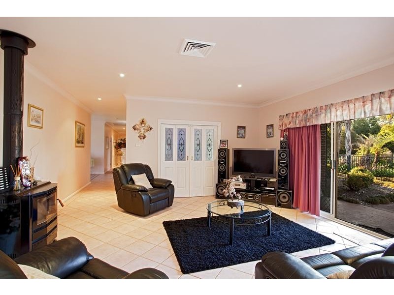 8 Cabernet Circuit, Orchard Hills NSW 2748