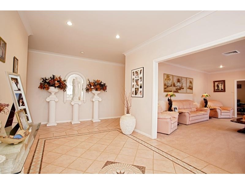 8 Cabernet Circuit, Orchard Hills NSW 2748