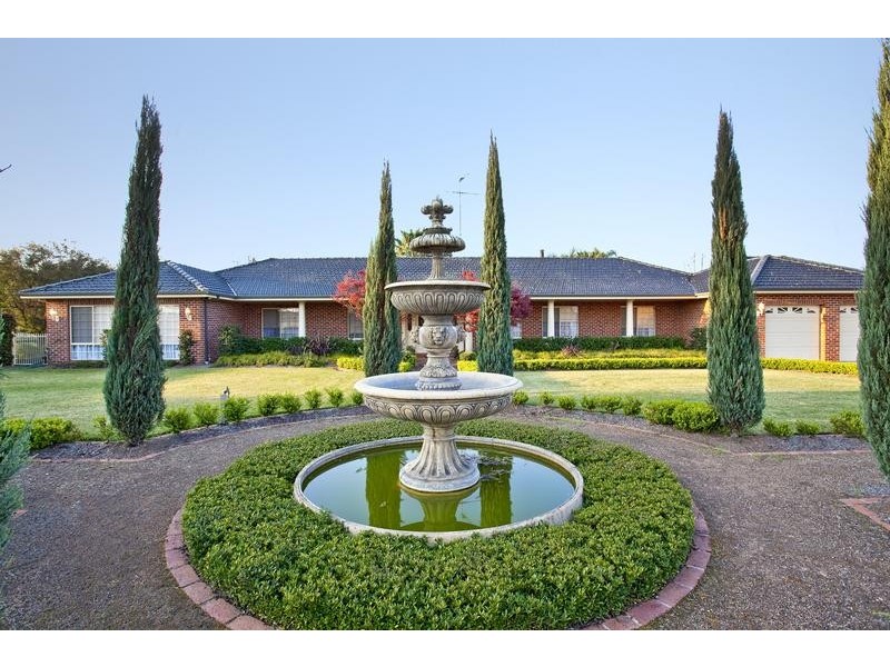 8 Cabernet Circuit, Orchard Hills NSW 2748