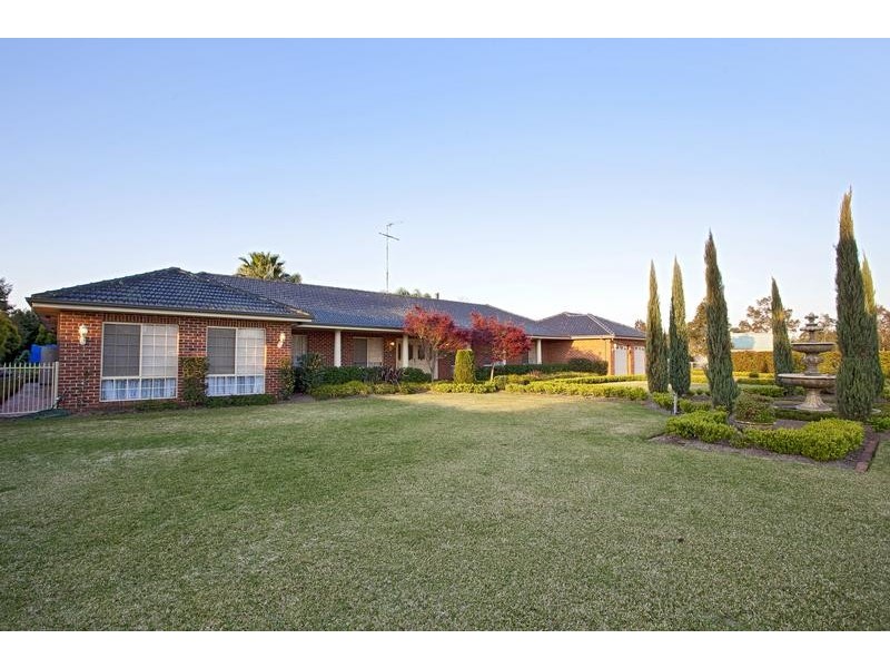 8 Cabernet Circuit, Orchard Hills NSW 2748