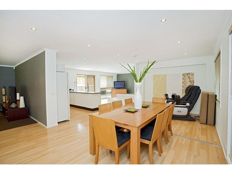 8 Dungara Cres, Glenmore Park NSW 2745