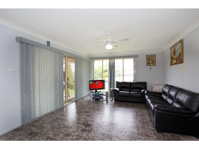 38 The Lakes Drive, Glenmore Park NSW 2745