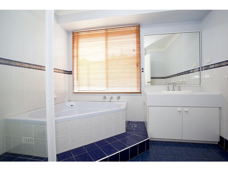 38 The Lakes Drive, Glenmore Park NSW 2745