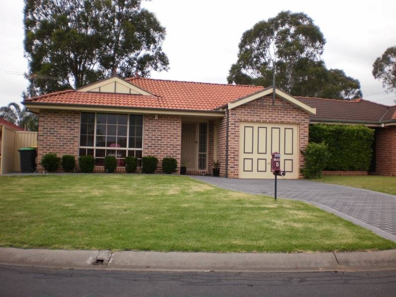 5 Ferntree Close, Glenmore Park NSW 2745