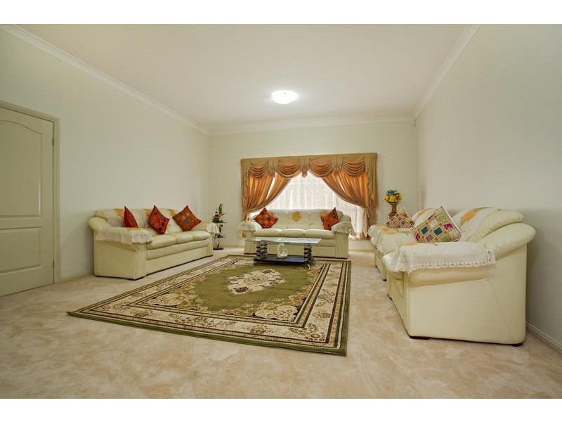 18 Lakewood Terrace, Glenmore Park NSW 2745