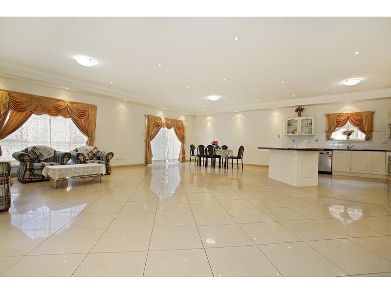 18 Lakewood Terrace, Glenmore Park NSW 2745