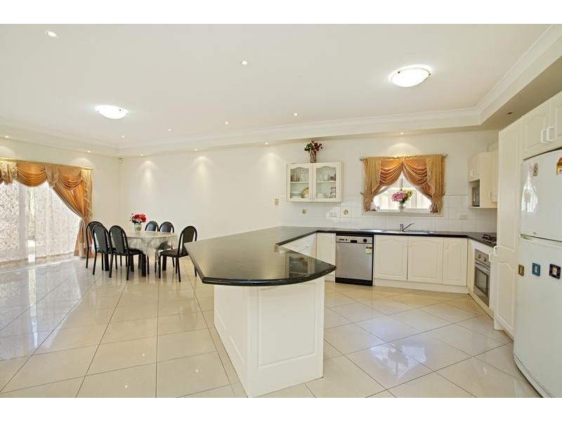 18 Lakewood Terrace, Glenmore Park NSW 2745