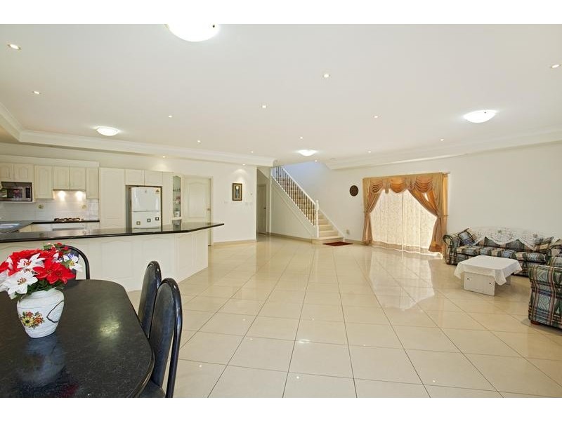 18 Lakewood Terrace, Glenmore Park NSW 2745