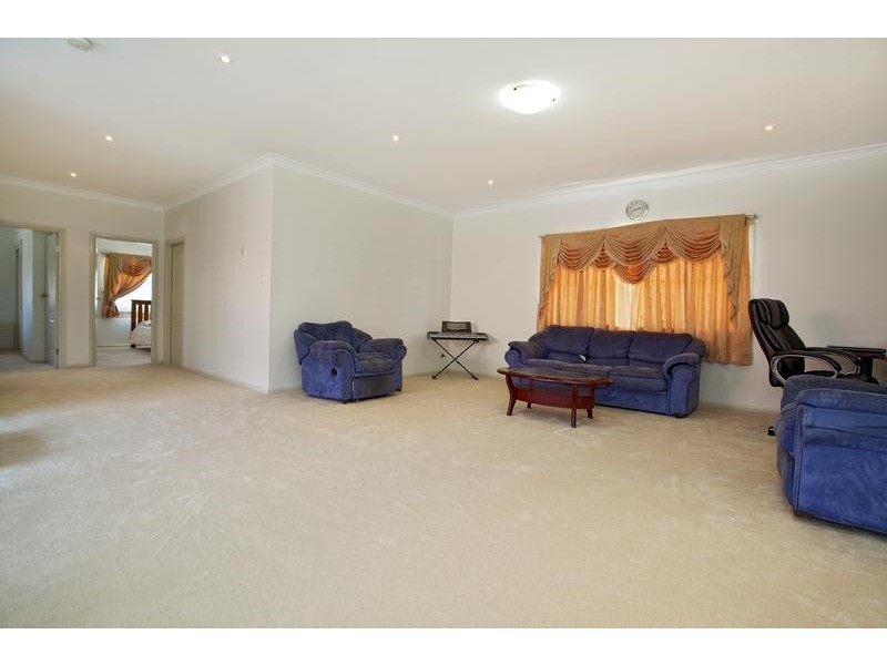 18 Lakewood Terrace, Glenmore Park NSW 2745