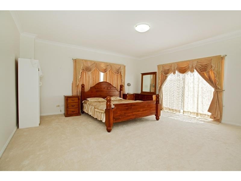 18 Lakewood Terrace, Glenmore Park NSW 2745