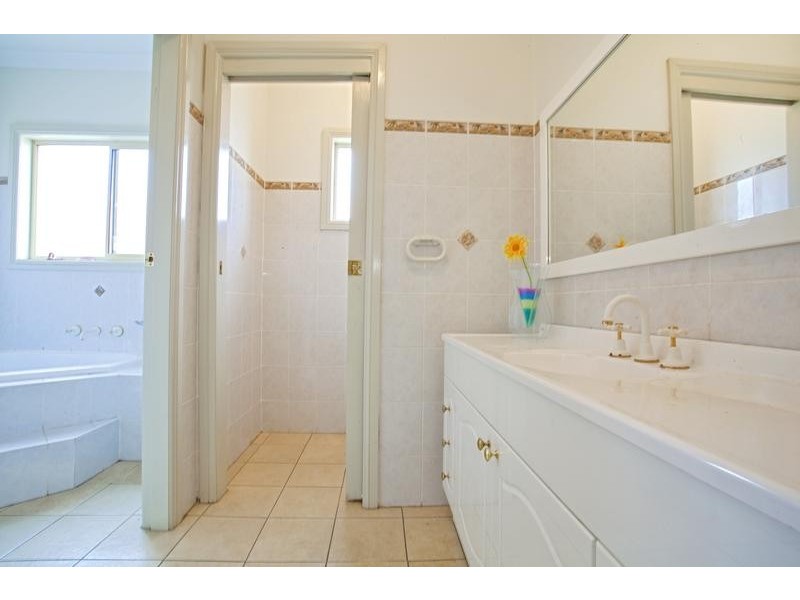 18 Lakewood Terrace, Glenmore Park NSW 2745