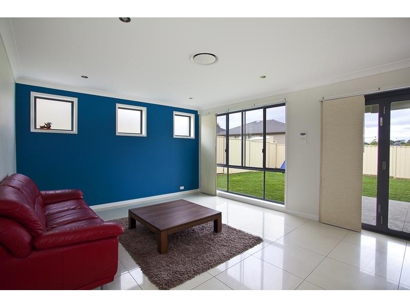 6 Bluestone Drive, Glenmore Park NSW 2745