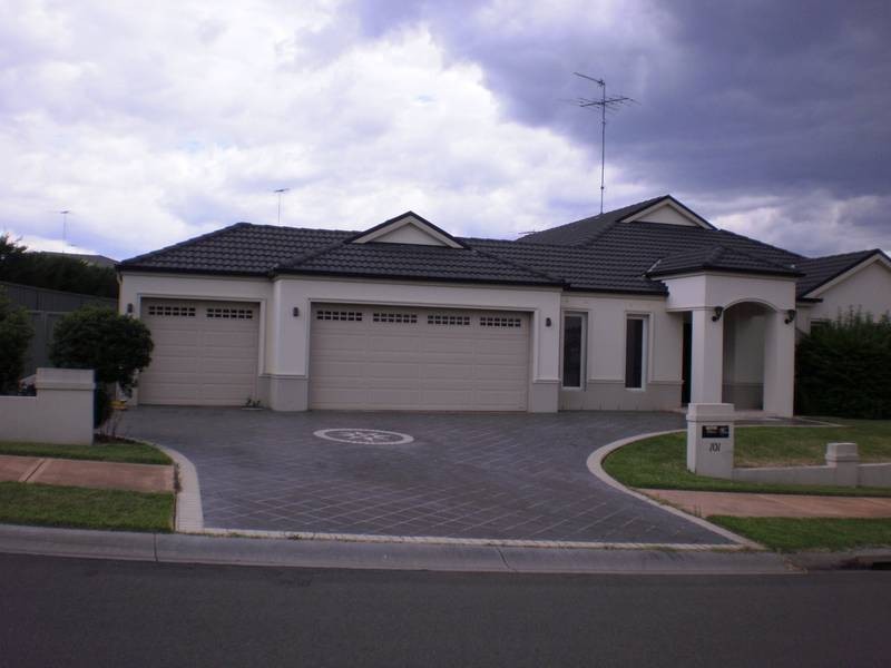101 Glengarry Drive, Glenmore Park NSW 2745