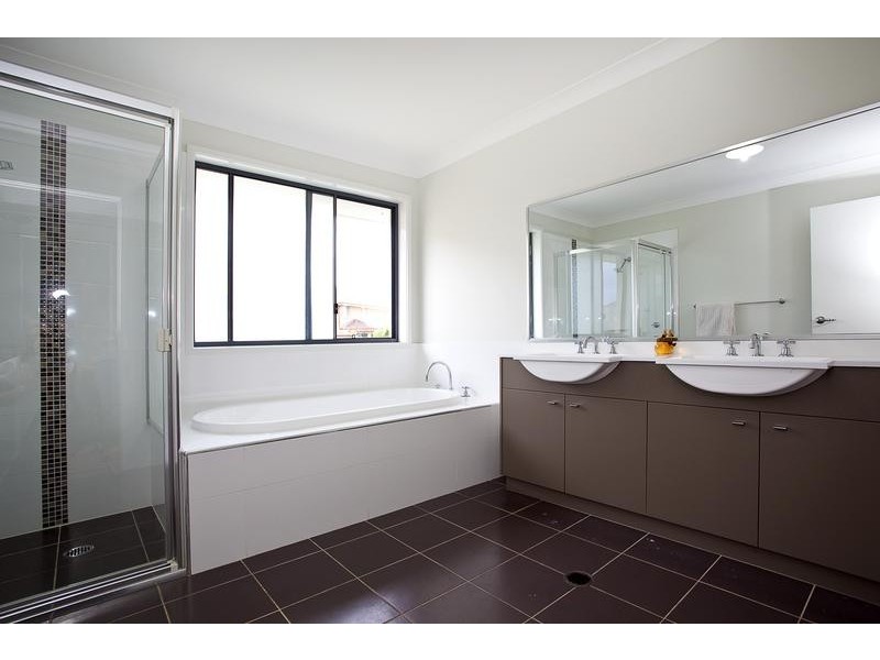6 Bluestone Drive, Glenmore Park NSW 2745