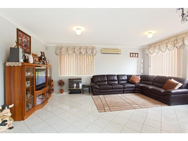 27 Muru Drive, Glenmore Park NSW 2745