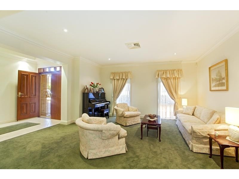 61 Ridgetop Drive, Glenmore Park NSW 2745