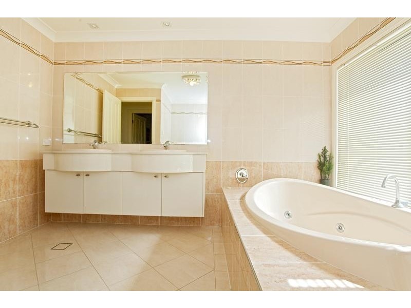 61 Ridgetop Drive, Glenmore Park NSW 2745